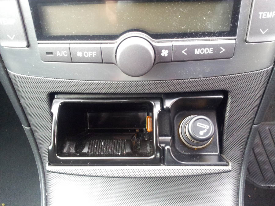 Toyota Avensis T3-X ashtray